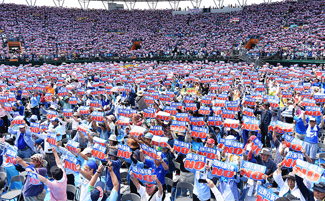 辺野古新基地ノーを訴えた沖縄県民集会